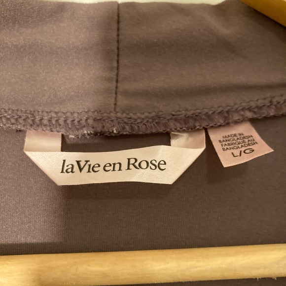 La Vie En Rose Robe - Picture 2 of 3